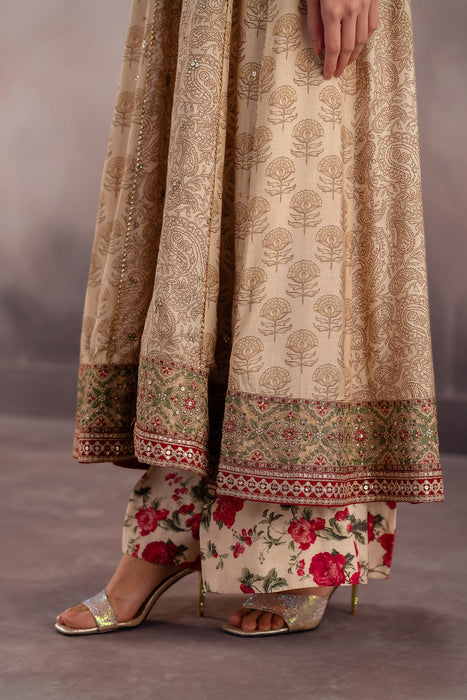 EMBROIDED SUIT